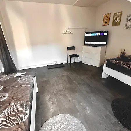 Vaz Freiheit 1 Für Monteure Und Fachkräfte, Küche, Balkon, Tv, Wlan, Parkplatz, Autobahnähe